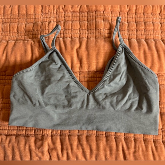 SKIMS Soft Smoothing Seamless Bralette - Picture 7 of 7